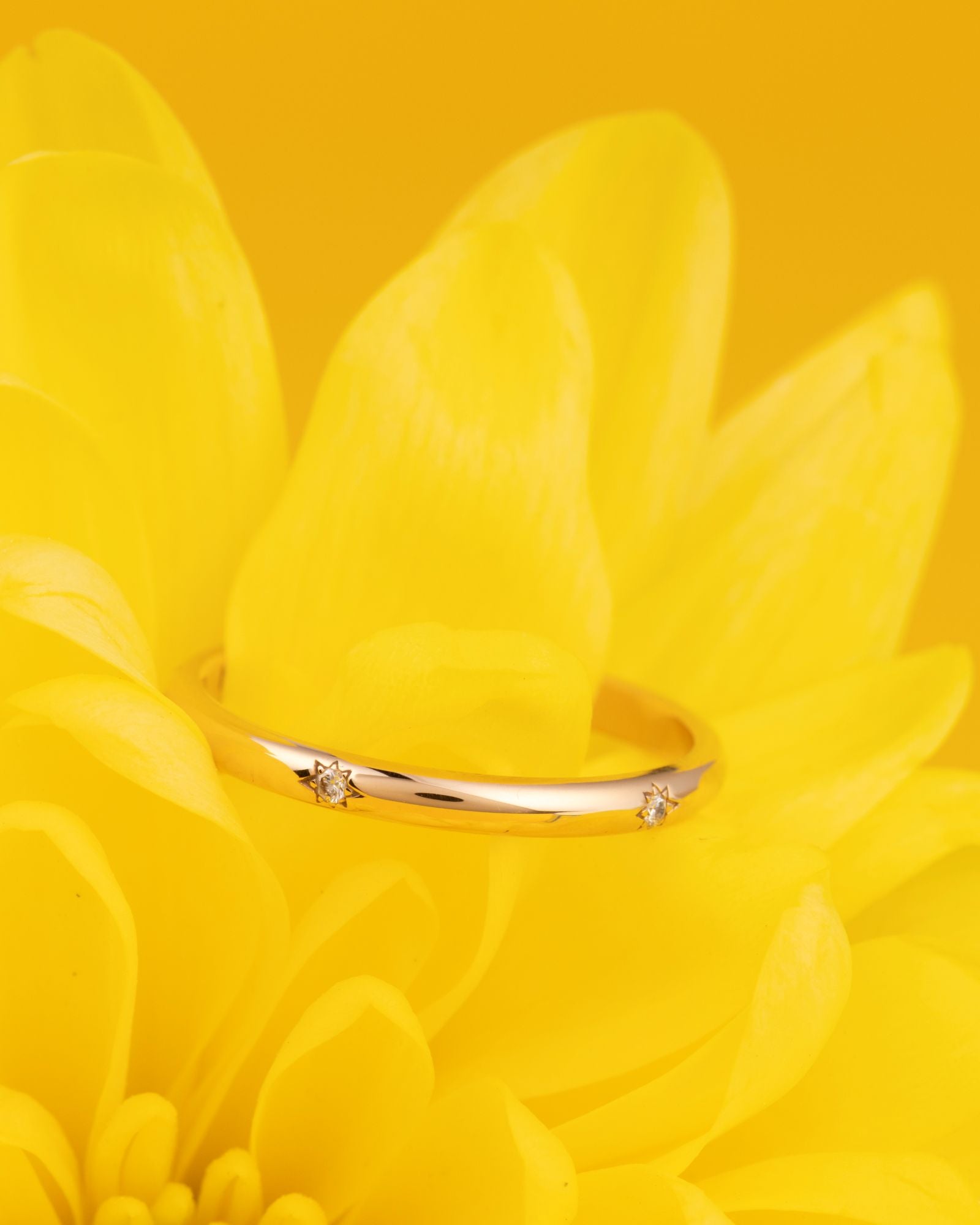 Demi-jonc classique 2mm sertie étoile 5 diamants