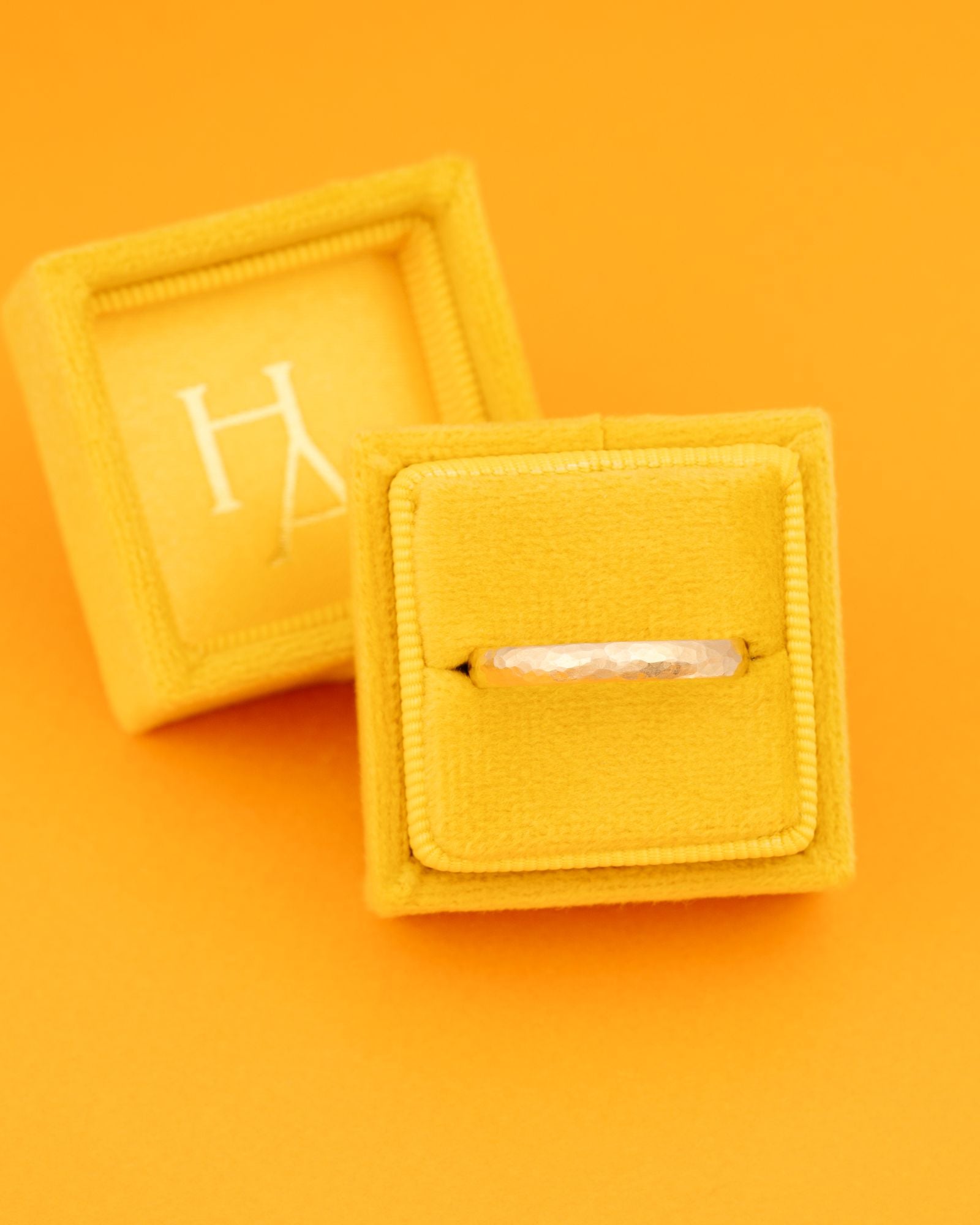 Demi-jonc confort 3mm martelé