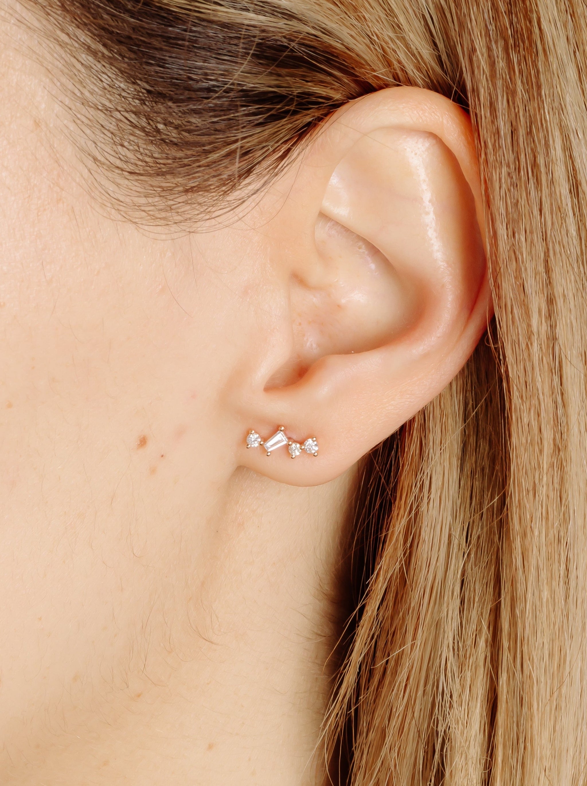 Boucle d'oreille éthique Baby Céleste en or 18 carats et diamants recyclés