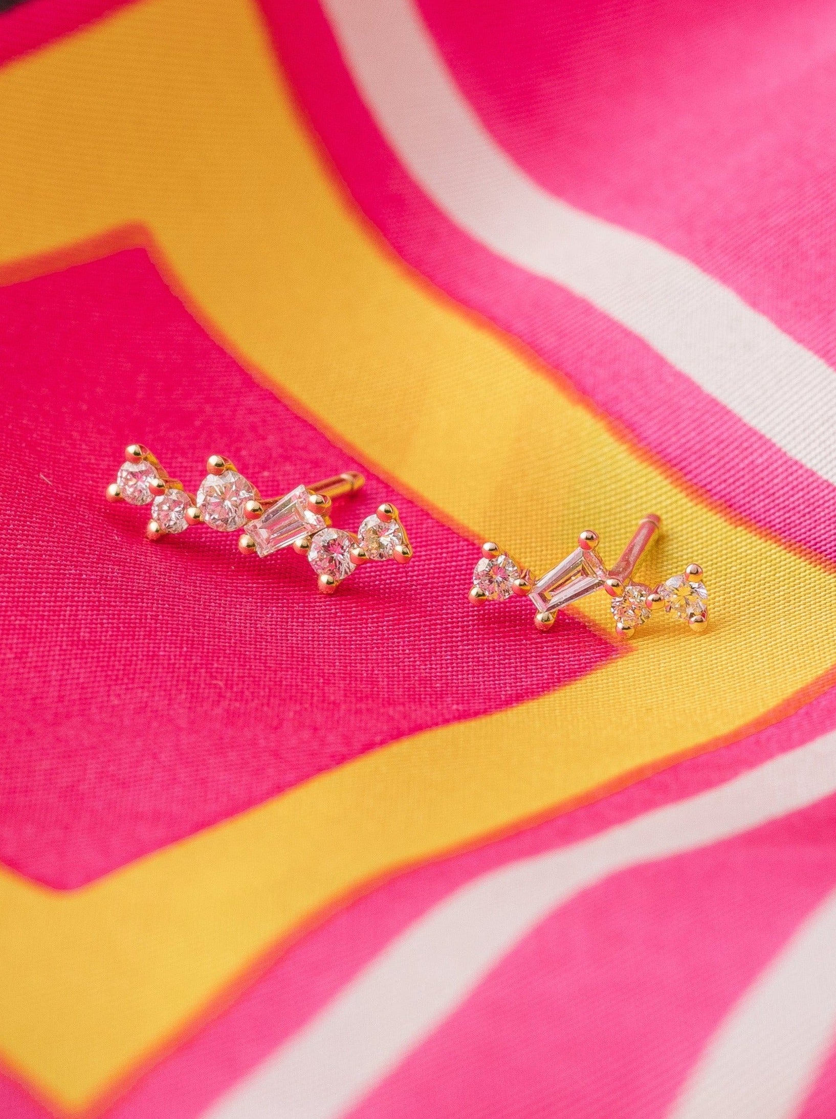 boucle d'oreille en or 18 carats et diamants recyclés