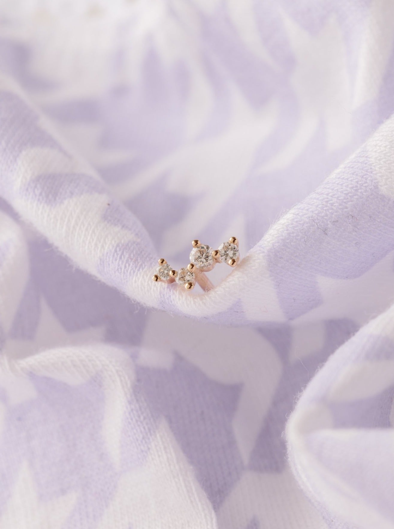 boucle d'oreille en or 18 carats et diamants recyclés