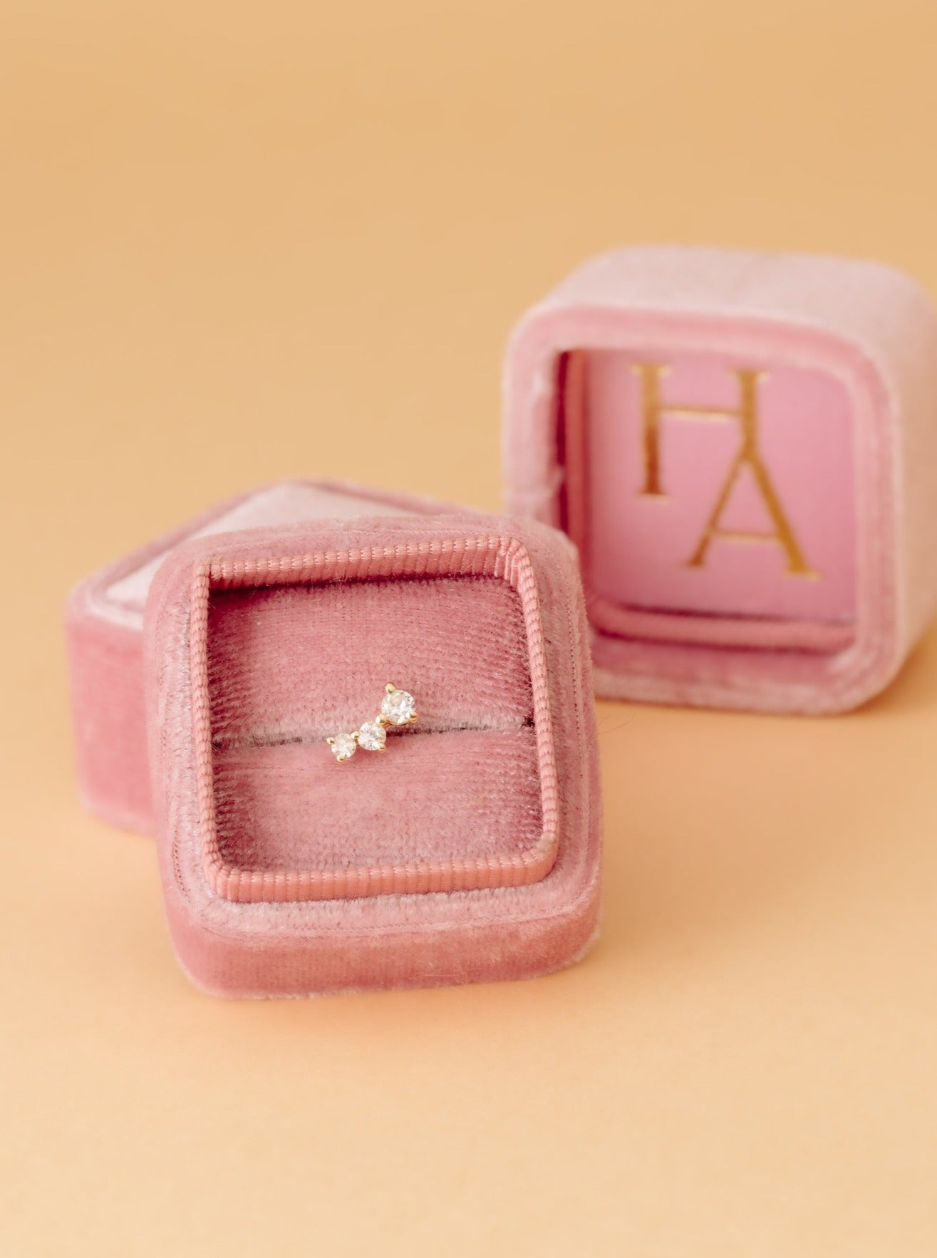 boucle d'oreille en or 18 carats et diamants recyclés