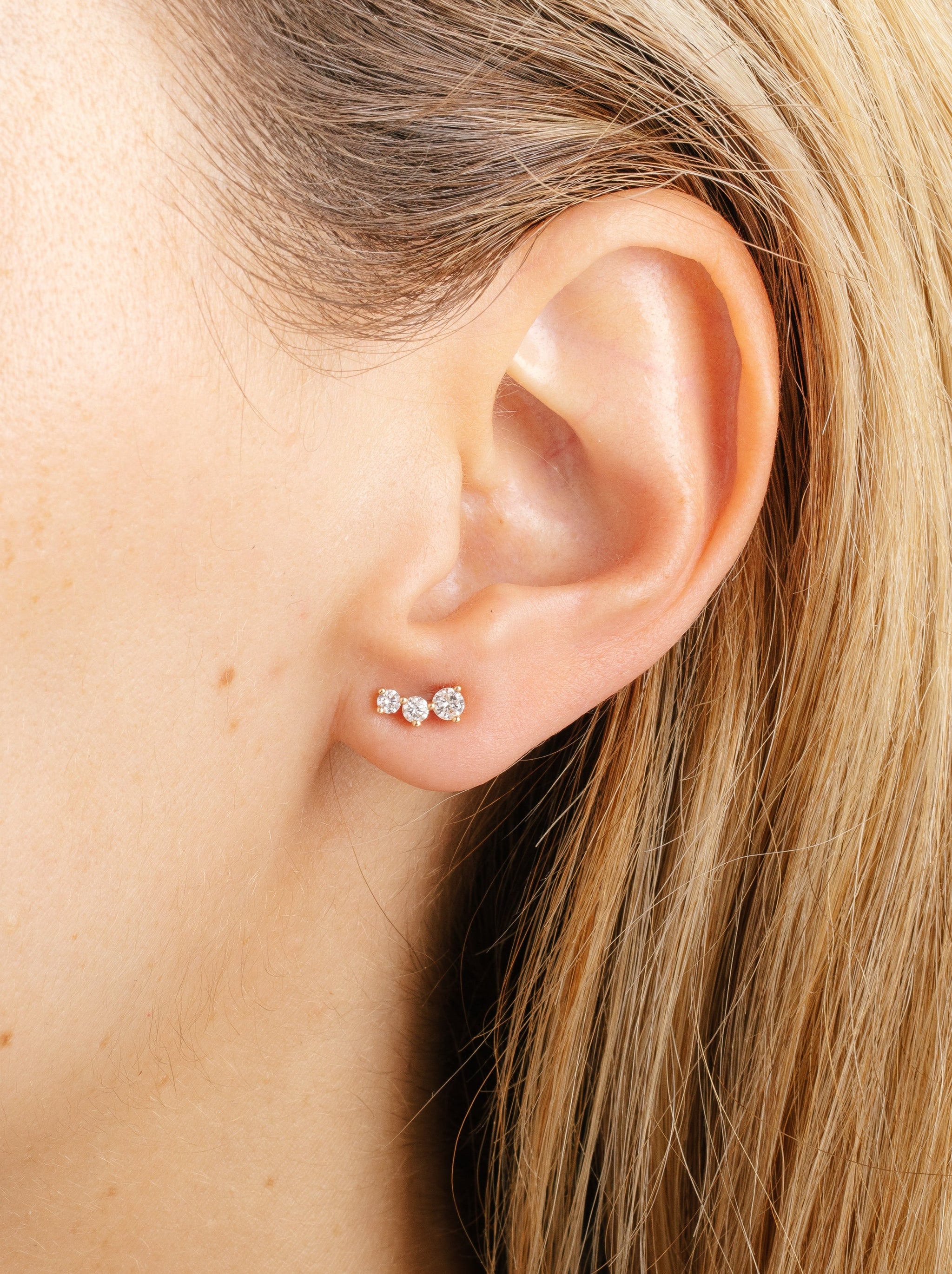 boucle d'oreille en or 18 carats et diamants recyclés