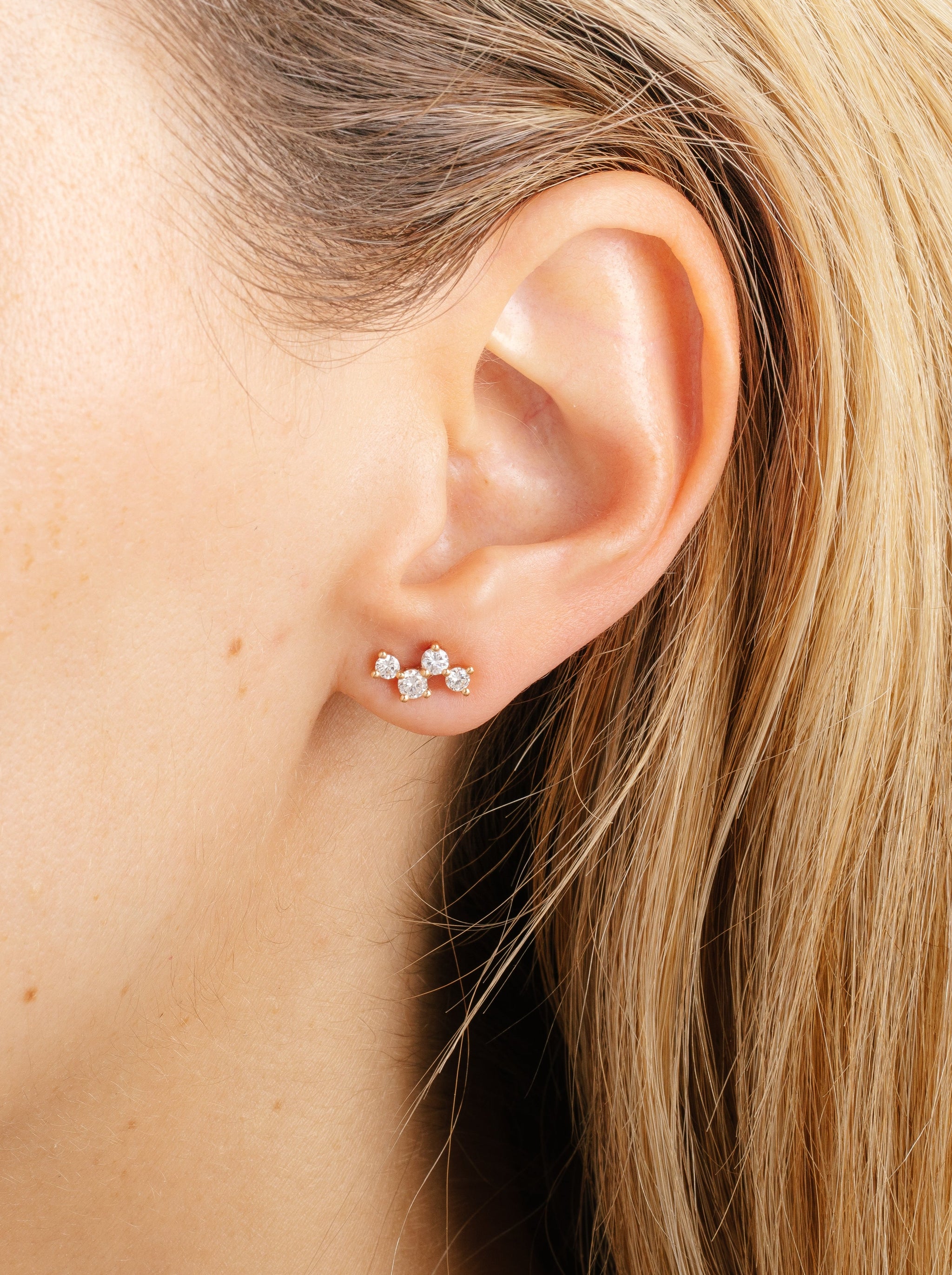 boucle d'oreille en or 18 carats et diamants recyclés