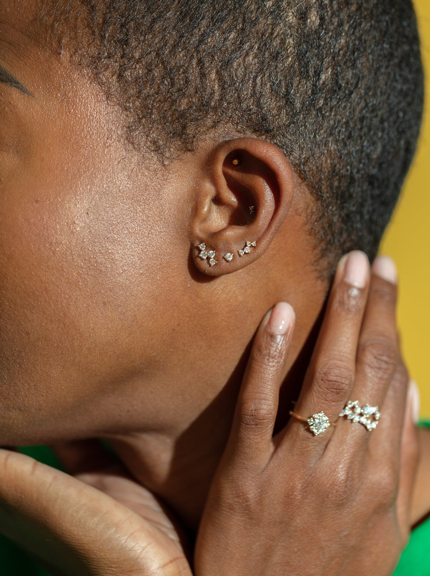 boucle d'oreille en or 18 carats et diamants recyclés